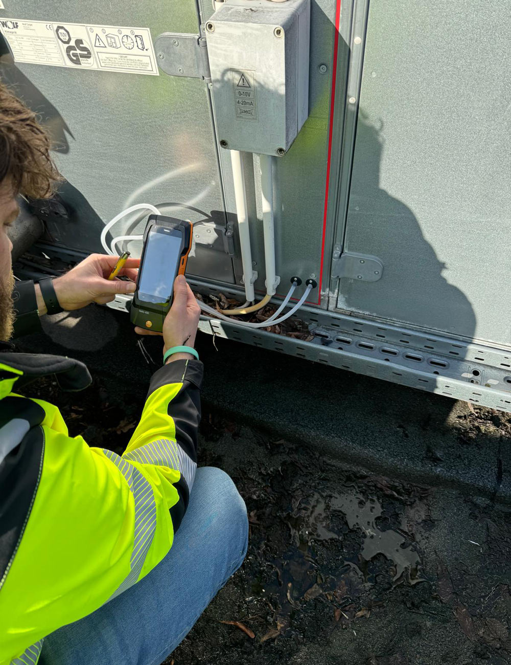 Detailaufnahme einer Lüftungsanlage in einem Industrieumfeld. Grundlage für die energetische Inspektion